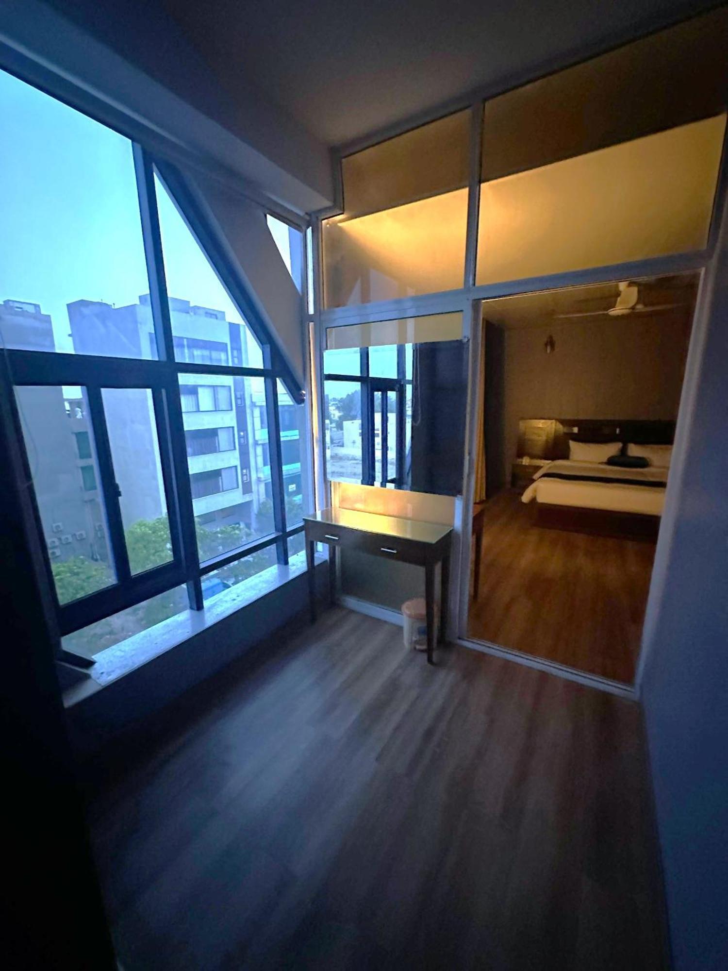 Luxury Apartment In Dha Phase 8, Near Allama Iqbal International Airport Lahaur Zewnętrze zdjęcie